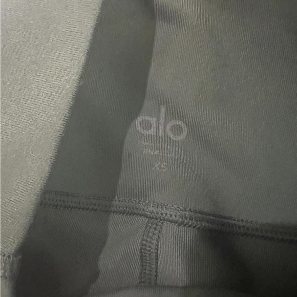 Alo Yoga High Waisted Airbrush Legging in Anthracite Grey - Picture 8 of 10